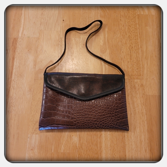 Handbags - EUC Woman's Vintage Brown Faux Alligator Purse